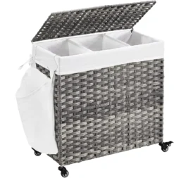 SONGMICS Wäschekorb, Handgeflochten, Wäschesammler, 140 L, Aus Polyrattan, Mit 3 Fächern, Herausnehmbare Tasche, Deckel, Griffe, Für Wohnzimmer, Badezimmer, 66 X 33 X 60 Cm, Grau LCB363G01