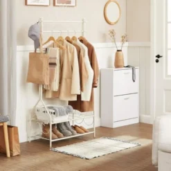 SONGMICS Kleiderständer Im Vintage-Stil Garderobenständer Mit Kleiderstange Und 2 Ablagen Aus Metall 92 X 173 X 41cm Beige HSR07W