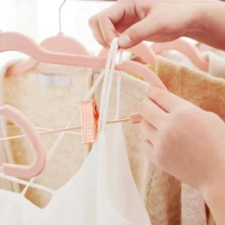 Songmics Kleiderbügel CRF14PK24 Mit Samt Und Clips, Aus Kunststoff / Metall, Rosa, 24 Stück -Songmics Verkaufsgeschäft bc48d1153a0245f3a1348d1199408263b86885d6 kleiderbuegel songmics crf14pk24 mit samt und clips